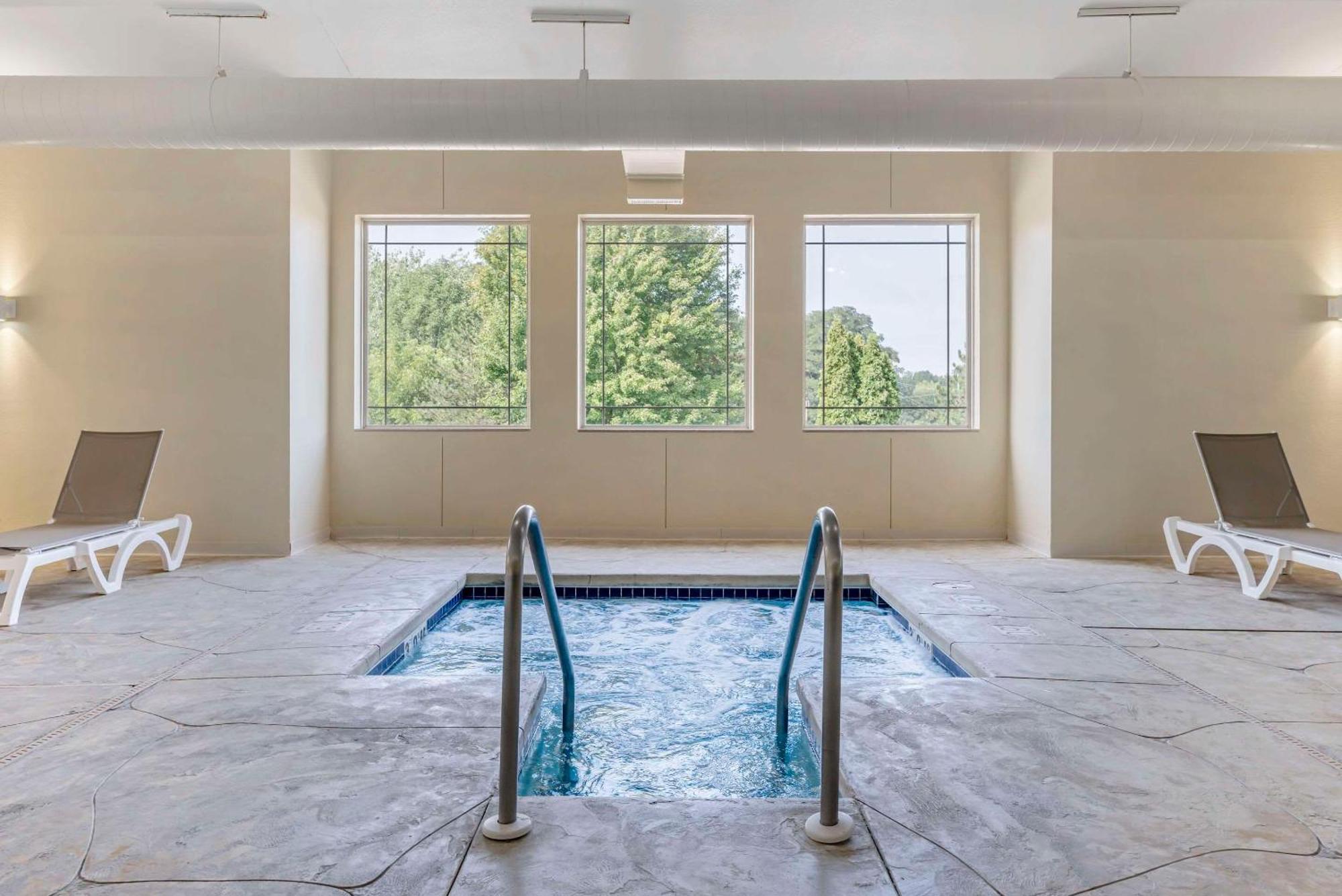 Comfort Suites Lake Geneva East Экстерьер фото