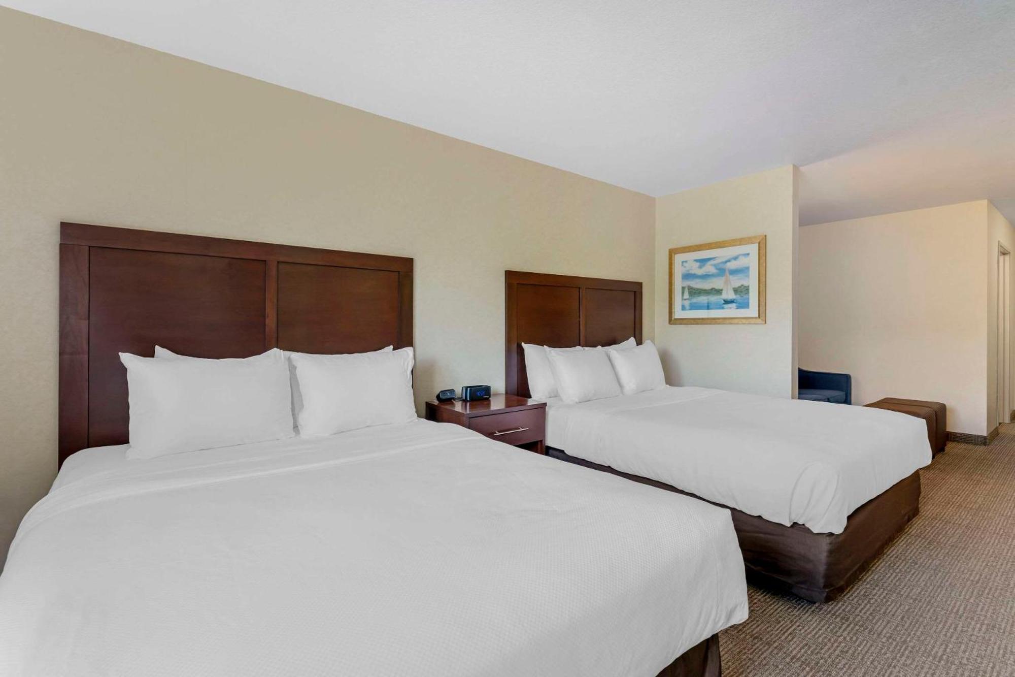 Comfort Suites Lake Geneva East Экстерьер фото
