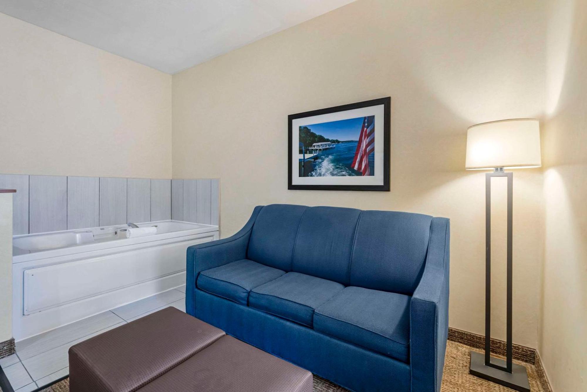 Comfort Suites Lake Geneva East Экстерьер фото