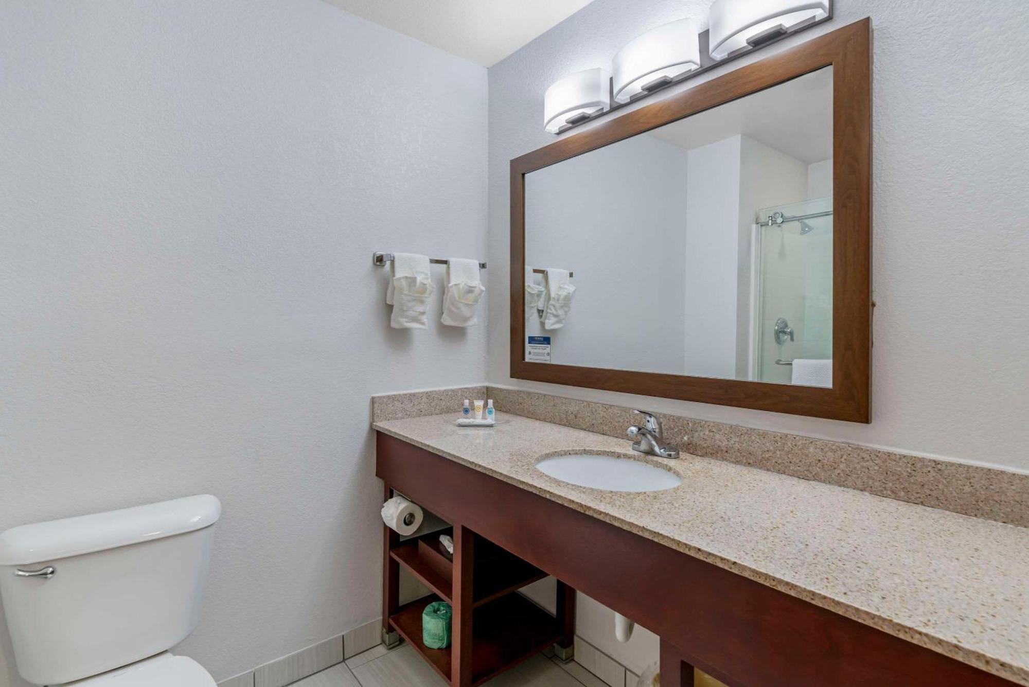 Comfort Suites Lake Geneva East Экстерьер фото