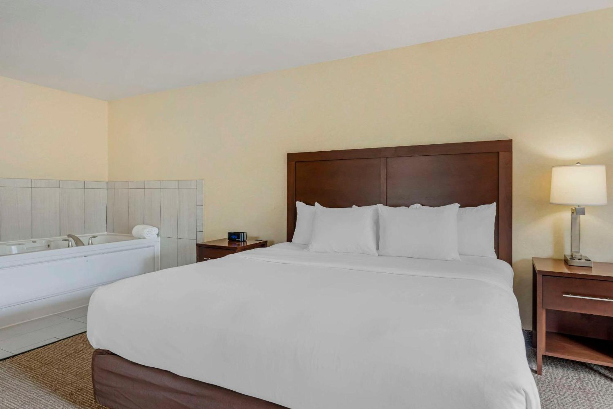 Comfort Suites Lake Geneva East Экстерьер фото