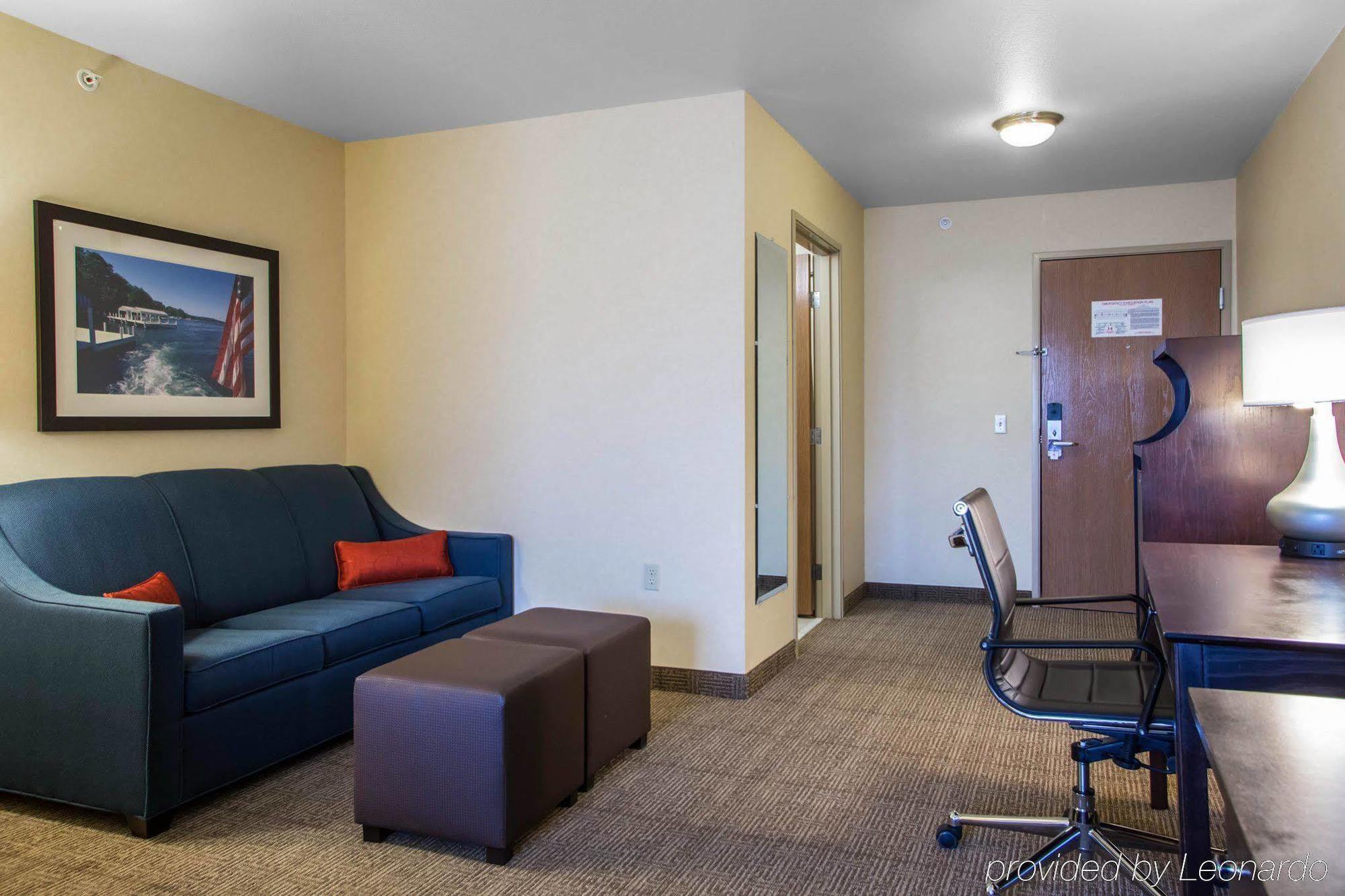 Comfort Suites Lake Geneva East Экстерьер фото