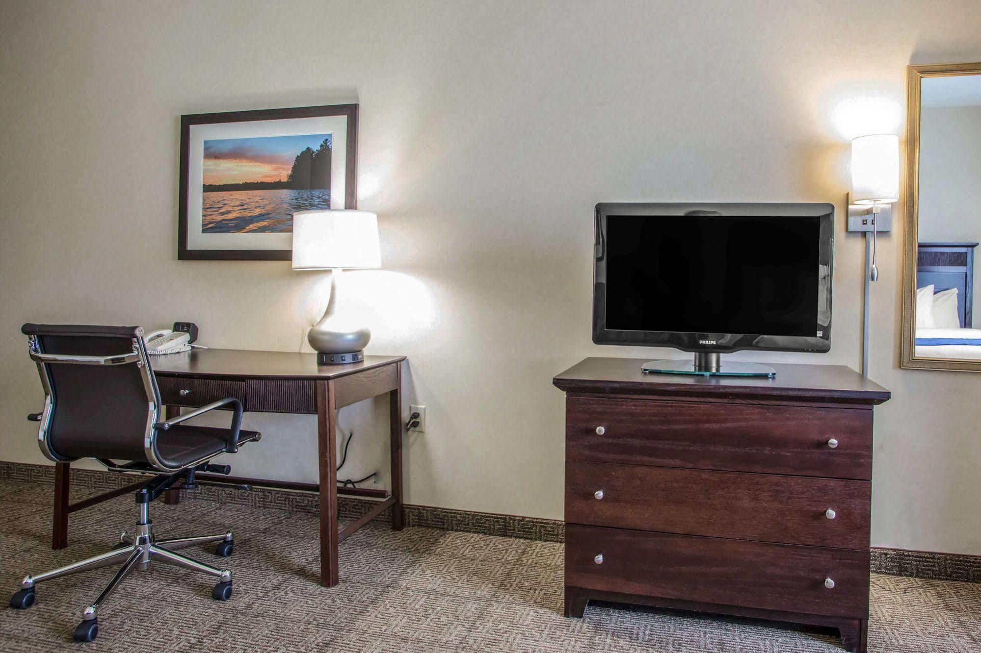 Comfort Suites Lake Geneva East Экстерьер фото